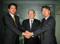 左からインクリメントP代表取締役社長の清水俊彦氏、パスコ代表取締役社長の大嶽貞夫氏、キャドセンター代表取締役社長の浜野美行氏