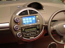発表会で展示した車載用G-BOOK端末